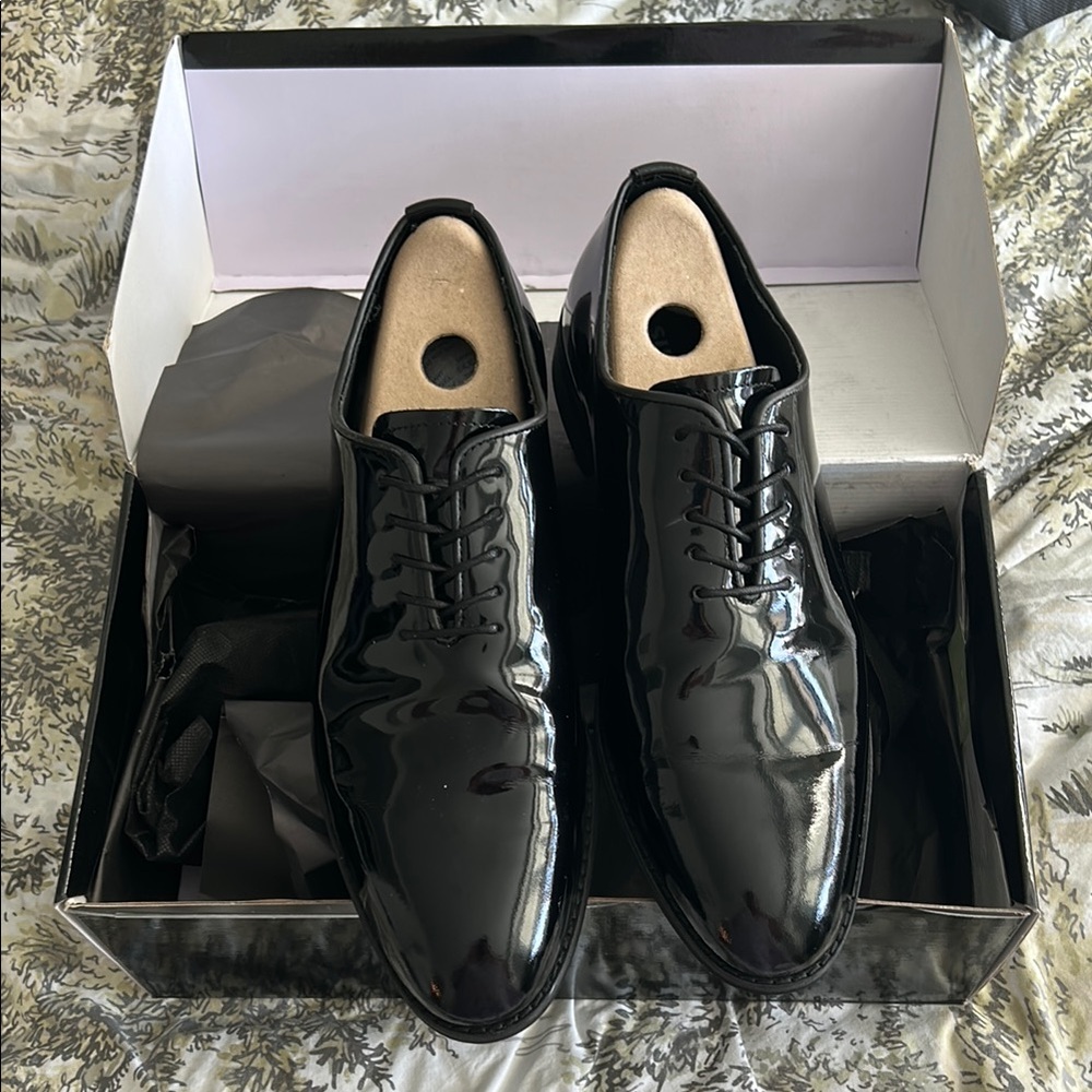 Like new!!! Black Men's Dress Shoes